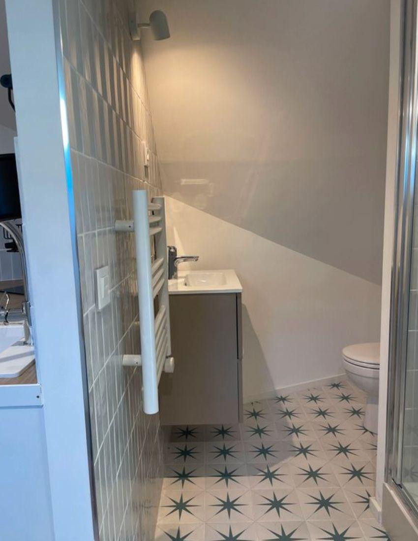 
                                                Location
                                                 Grand studio de 26M2 rénové