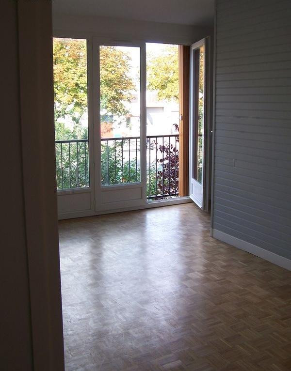 
                                                Location
                                                 GRAND STUDIO de 35 m2 - NANTERRE MONT VALERIEN