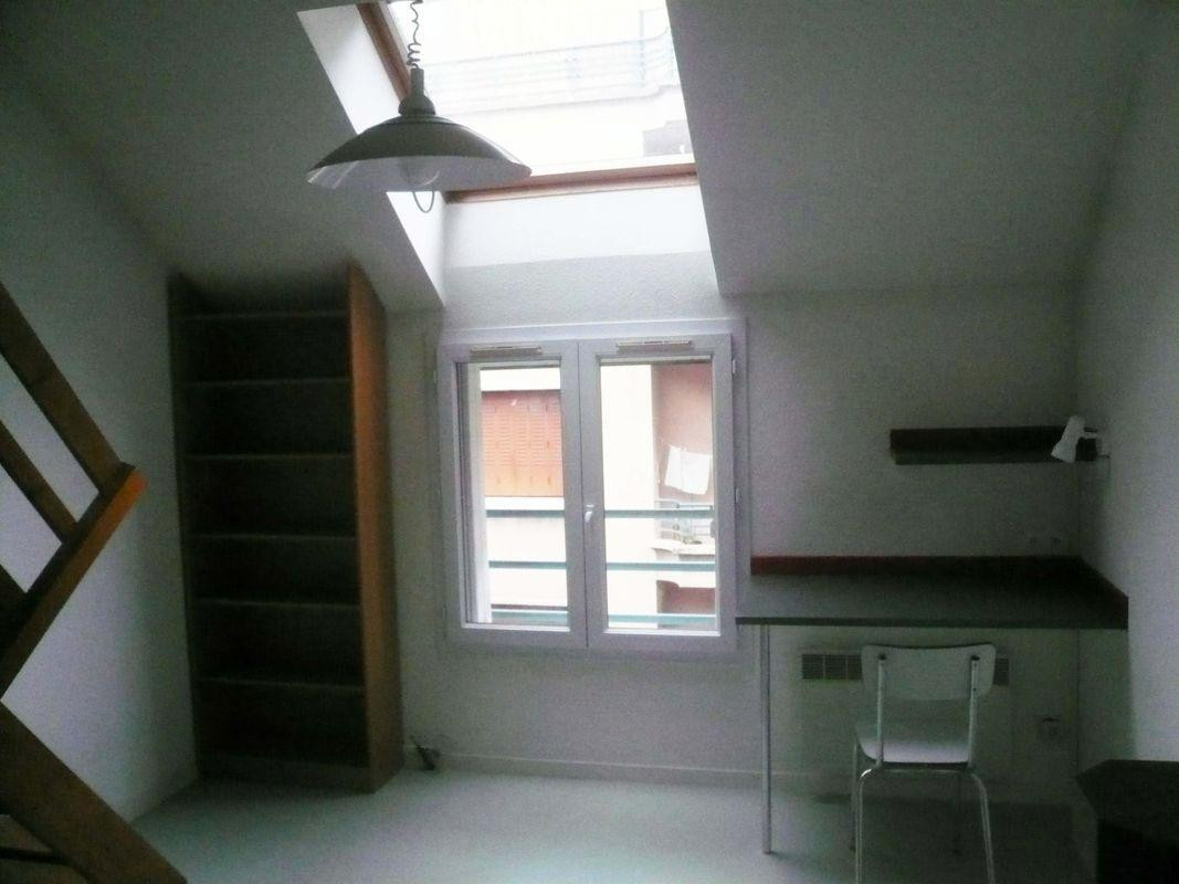 
                                                Location
                                                 Grand studio duplex entre Grenoble