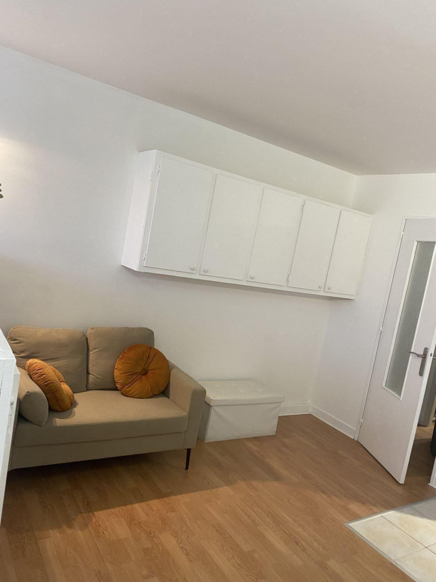 
                                                Location
                                                 Grand studio en plein centre-ville