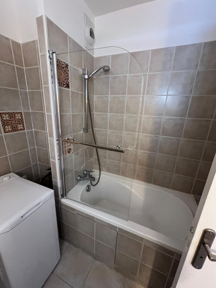 
                                                Location
                                                 Grand studio en plein centre-ville