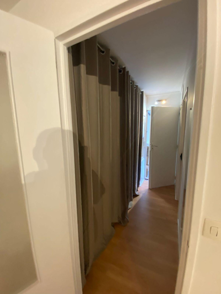 
                                                Location
                                                 Grand studio en plein centre-ville