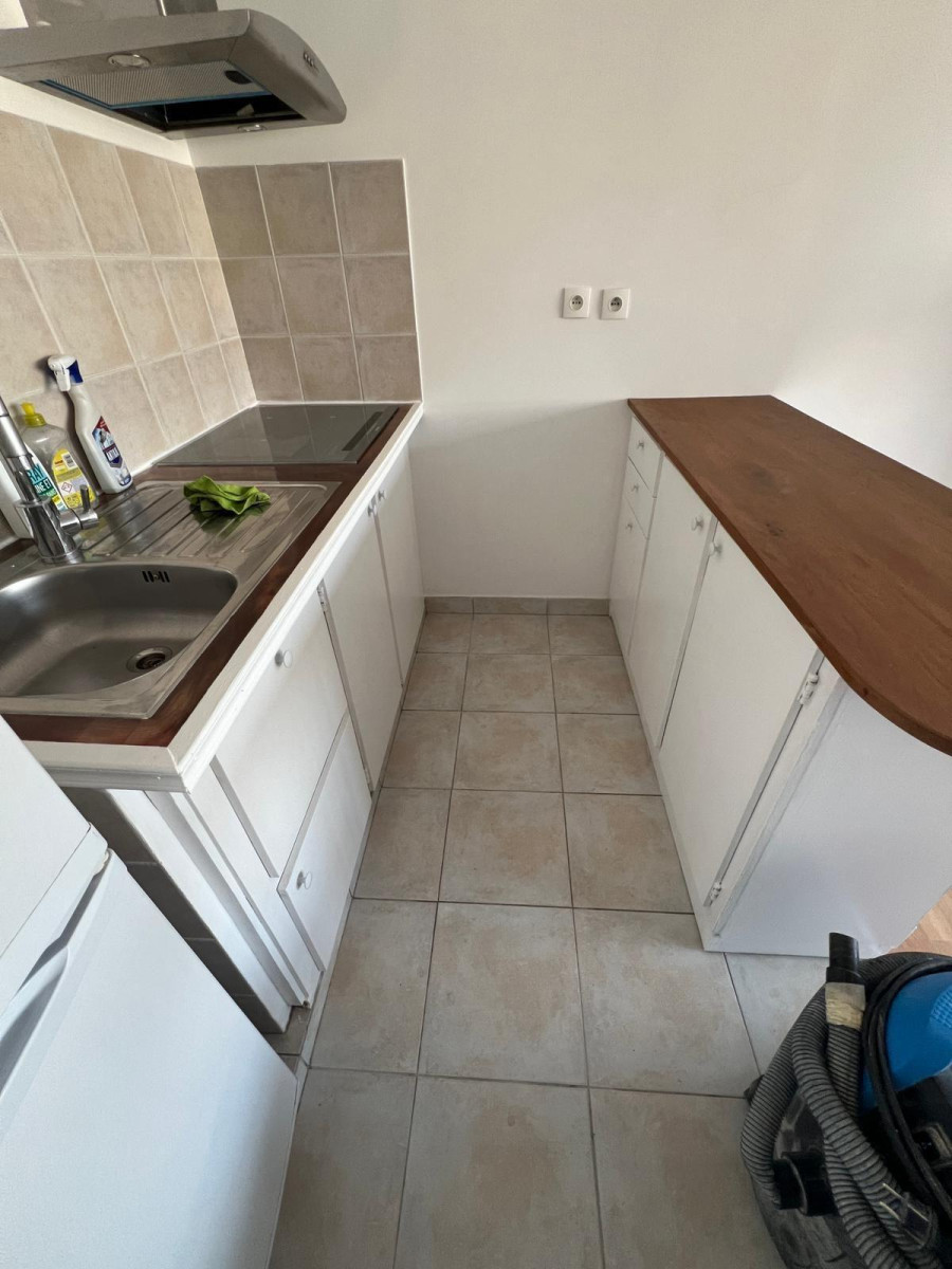 
                                                Location
                                                 Grand studio en plein centre-ville