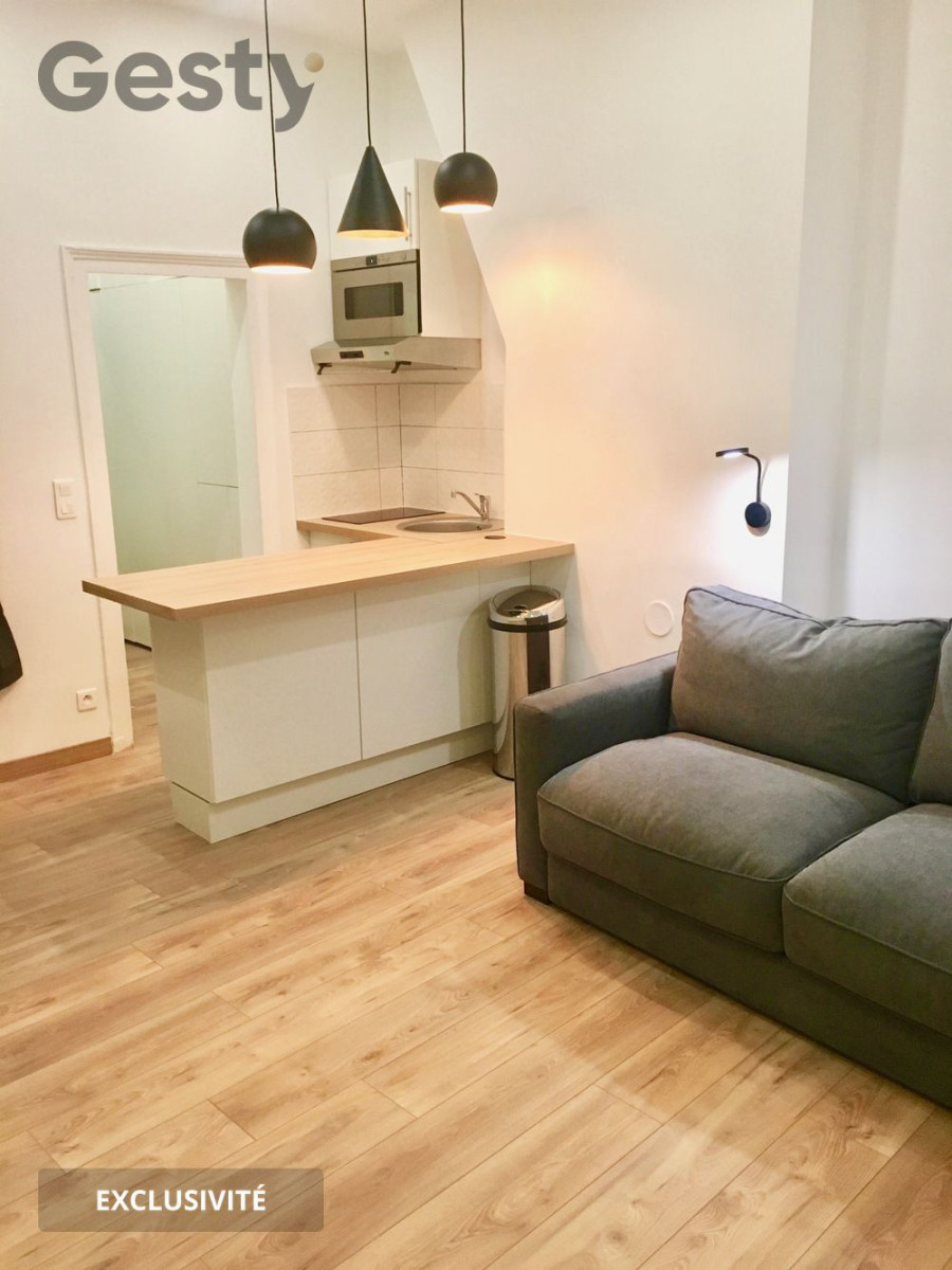 
                                                Vente
                                                 Grand studio idéalement placé