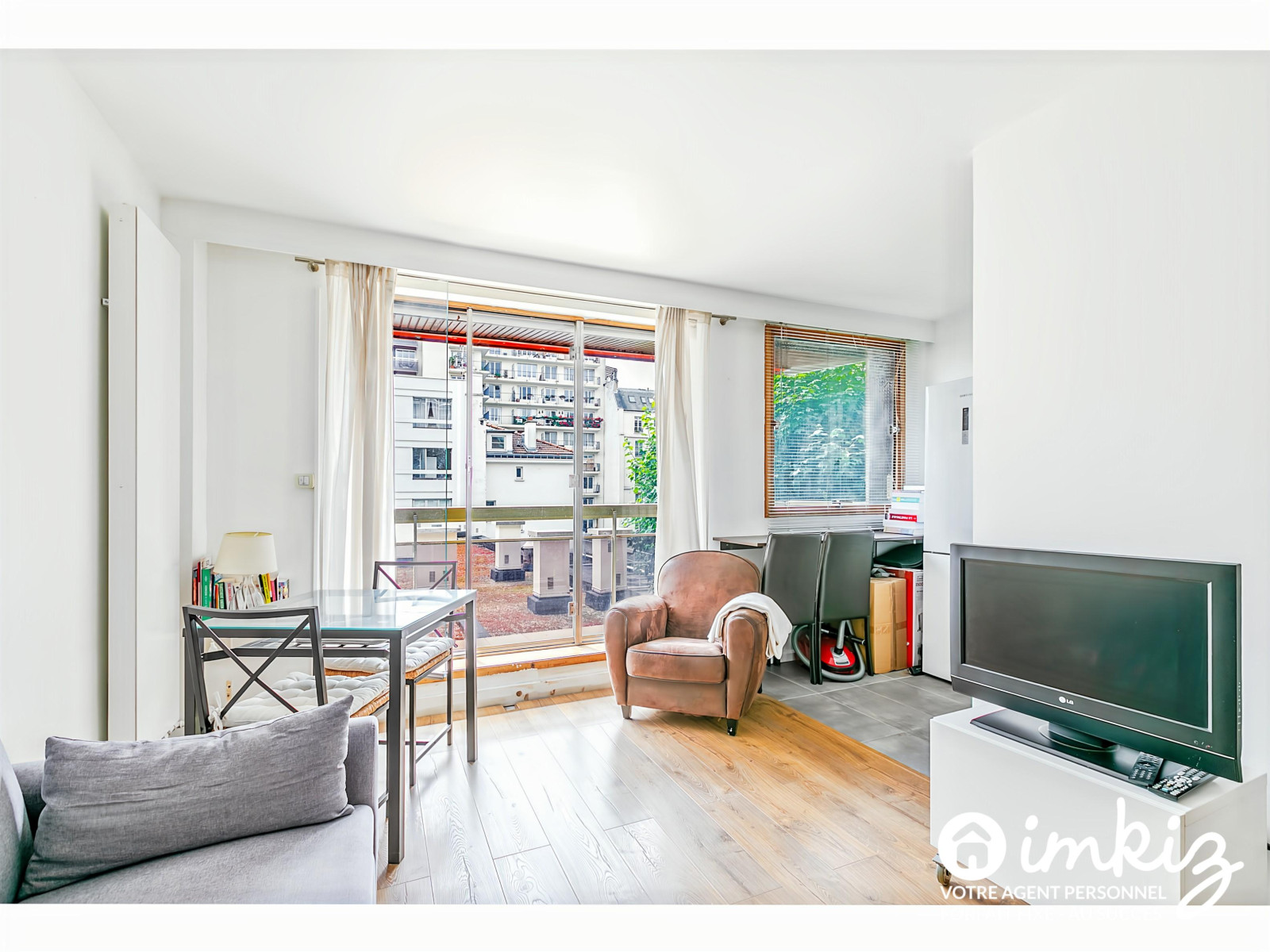 
                                                Vente
                                                 Grand Studio Lumineux avec Balcon –  Vaugirard 15