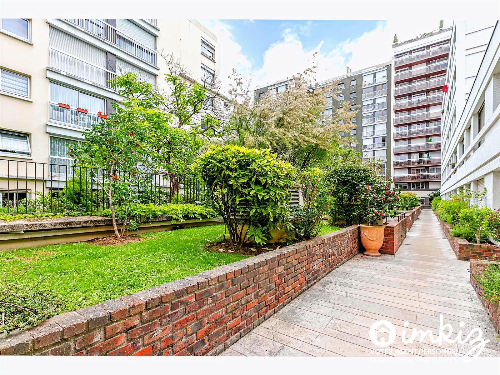 
                                                Vente
                                                 Grand Studio Lumineux avec Balcon –  Vaugirard 15