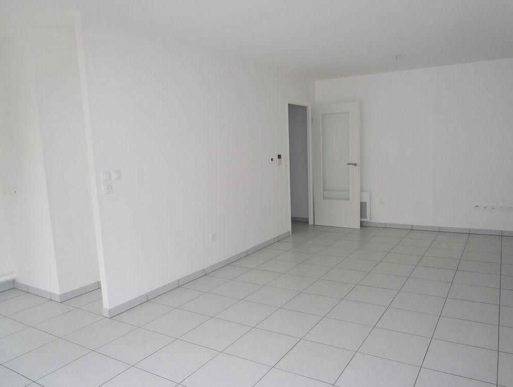 
                                                Location
                                                 Grand Studio lumineux Pont de St Cloud