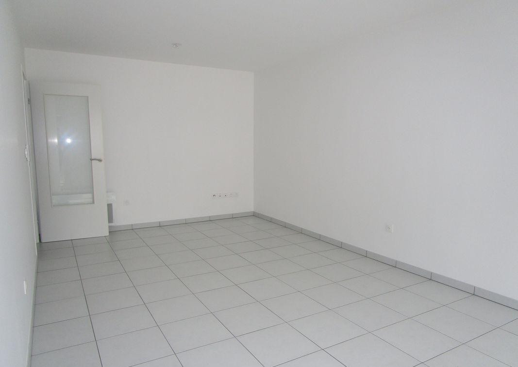 
                                                Location
                                                 Grand Studio lumineux Pont de St Cloud