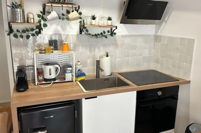 
                                                Location
                                                 Grand studio meublé 20m² haut de gamme Bastille