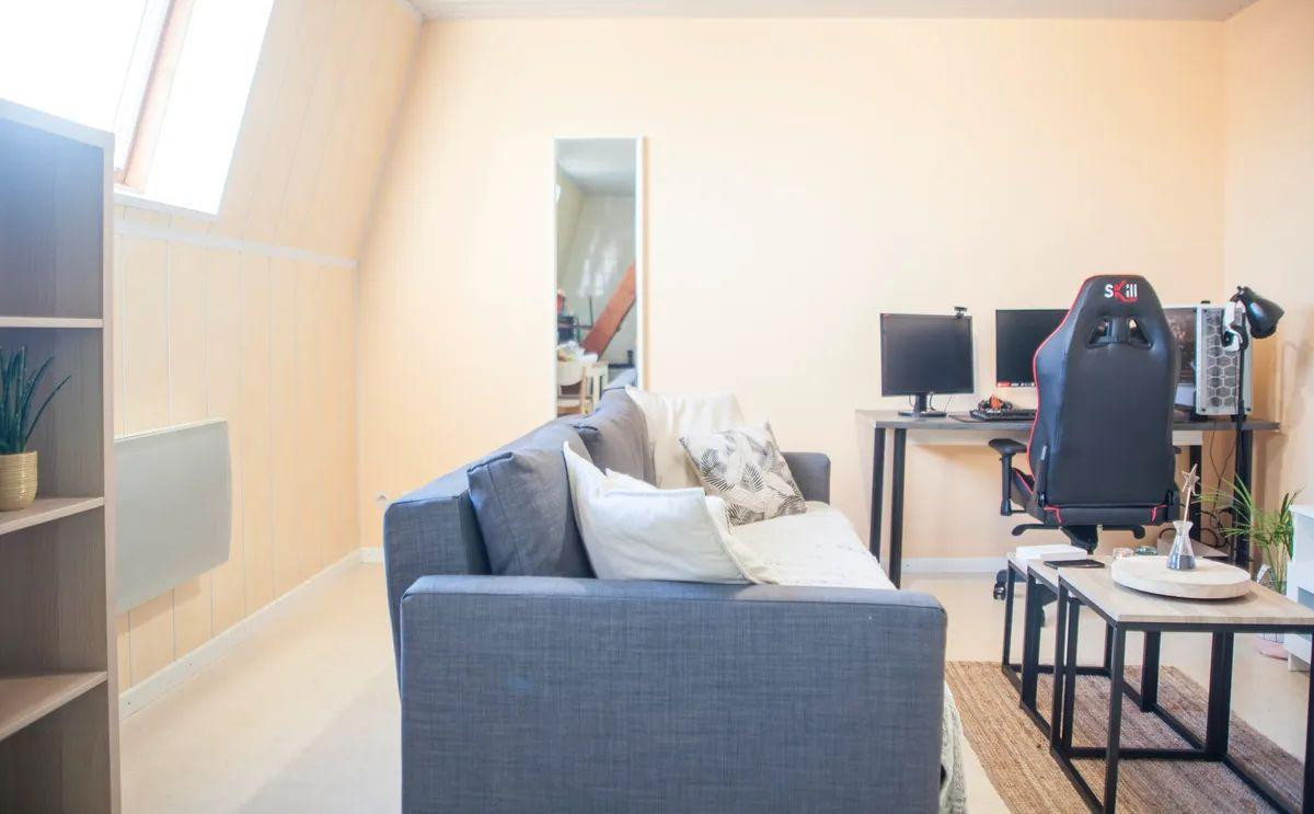 
                                                Location
                                                 Grand studio meublé 25m2 au centre de Douai