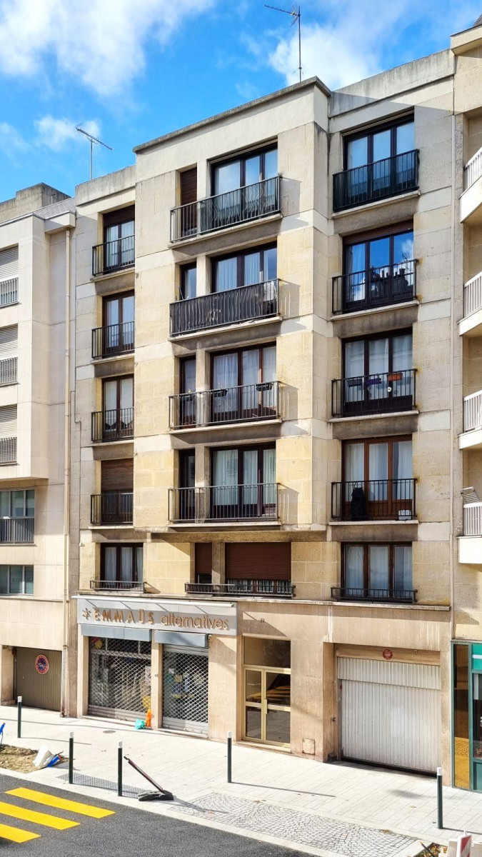 
                                                Location
                                                 Grand studio meublé – 28 m² – Saint‑Mandé
