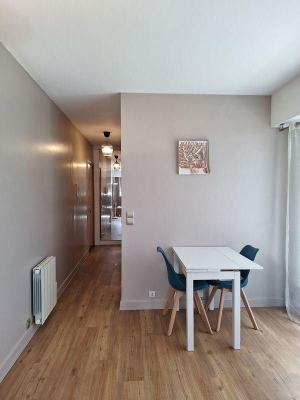 
                                                Location
                                                 Grand studio meublé 32m² avec grand balcon