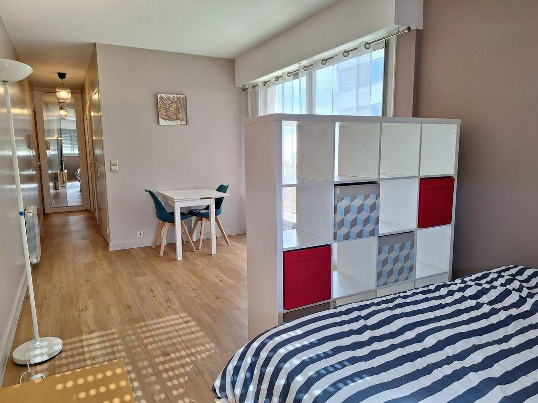 
                                                Location
                                                 Grand studio meublé 32m² avec grand balcon