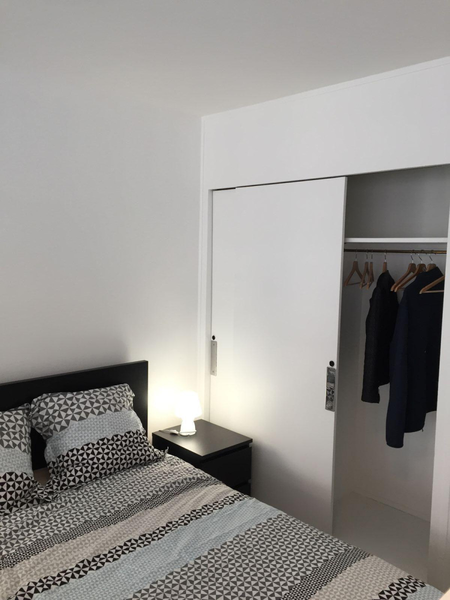 
                                                Location
                                                 Grand studio meublé 34,55 m², lumineux, baignoire