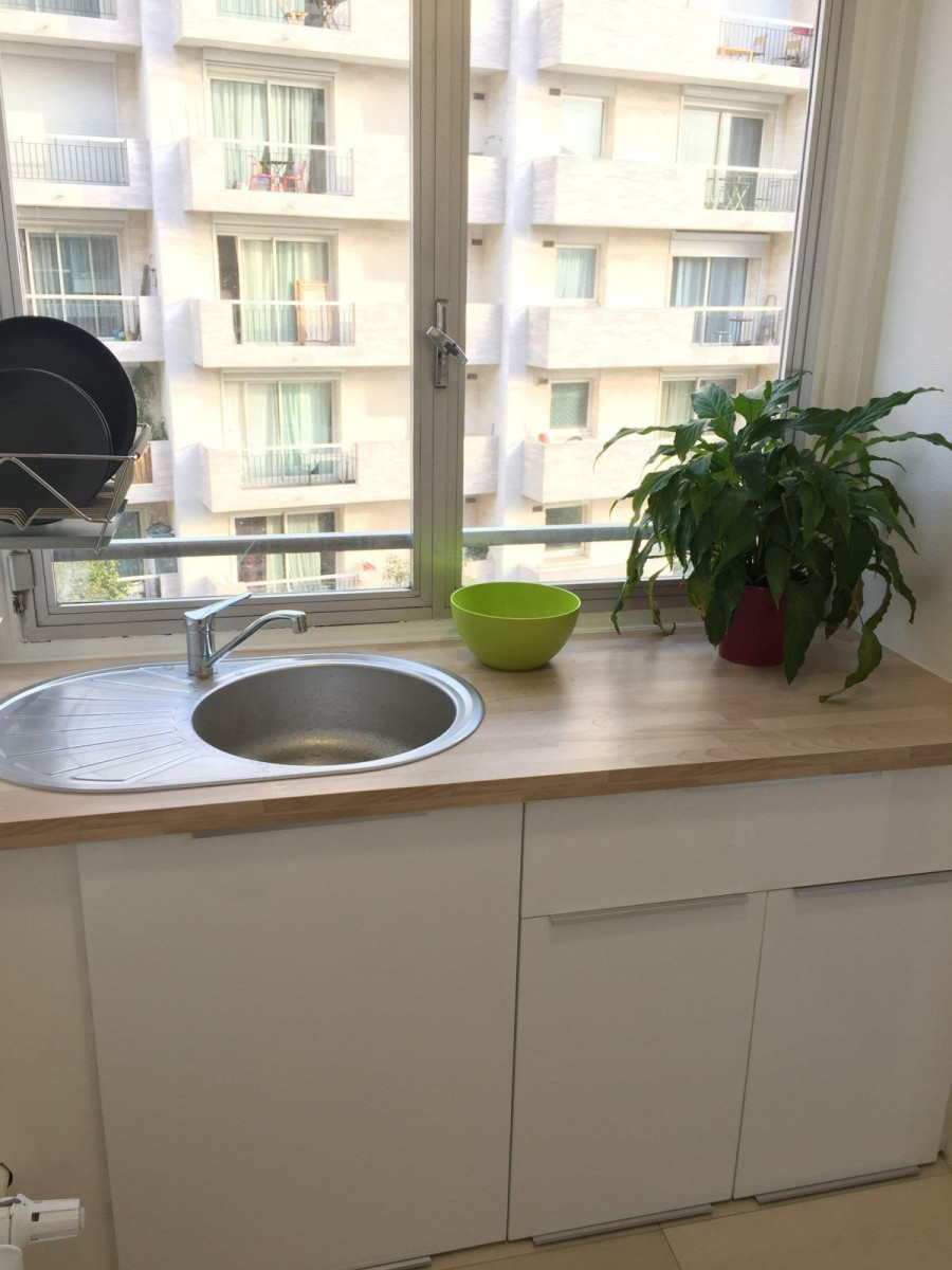 
                                                Location
                                                 Grand studio meublé 34,55 m², lumineux, baignoire