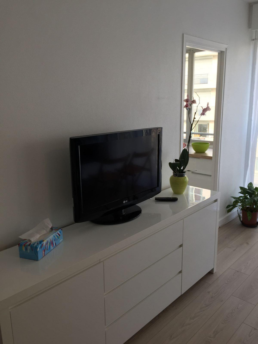 
                                                Location
                                                 Grand studio meublé 34,55 m², lumineux, baignoire