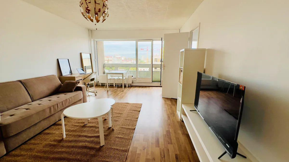 
                                                Location
                                                 Grand studio meublé à Villejuif