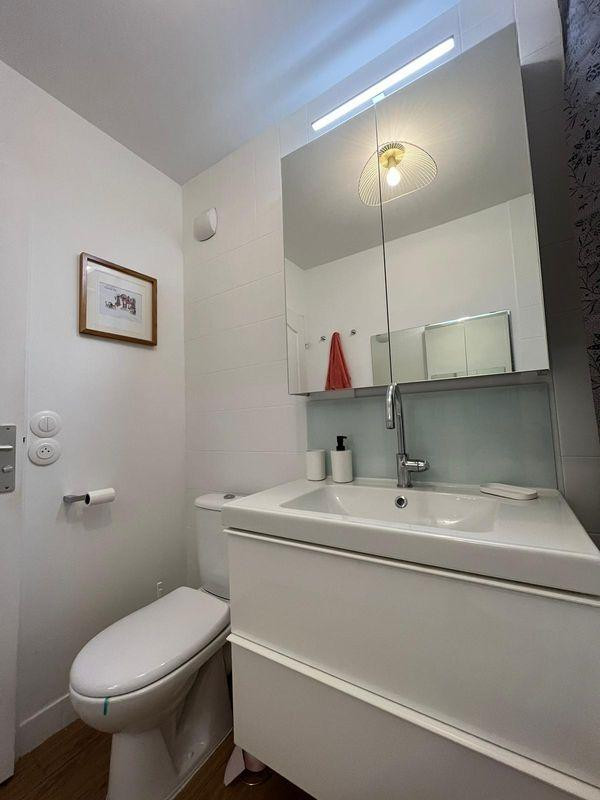 
                                                Location
                                                 Grand studio meublé avec balcon, vue jardin