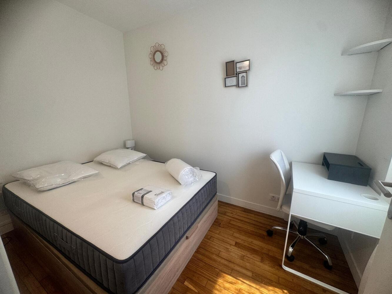 
                                                Location
                                                 Grand studio meublé avec coin nuit