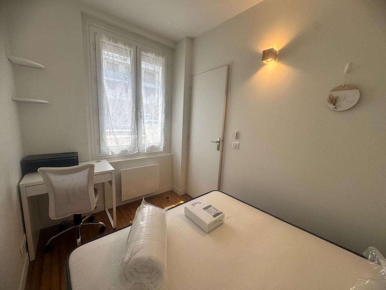 
                                                Location
                                                 Grand studio meublé avec coin nuit