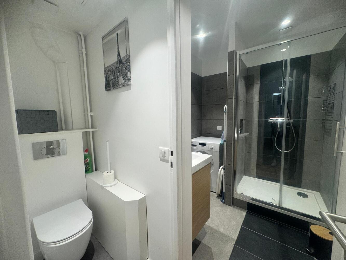 
                                                Location
                                                 Grand studio meublé avec coin nuit