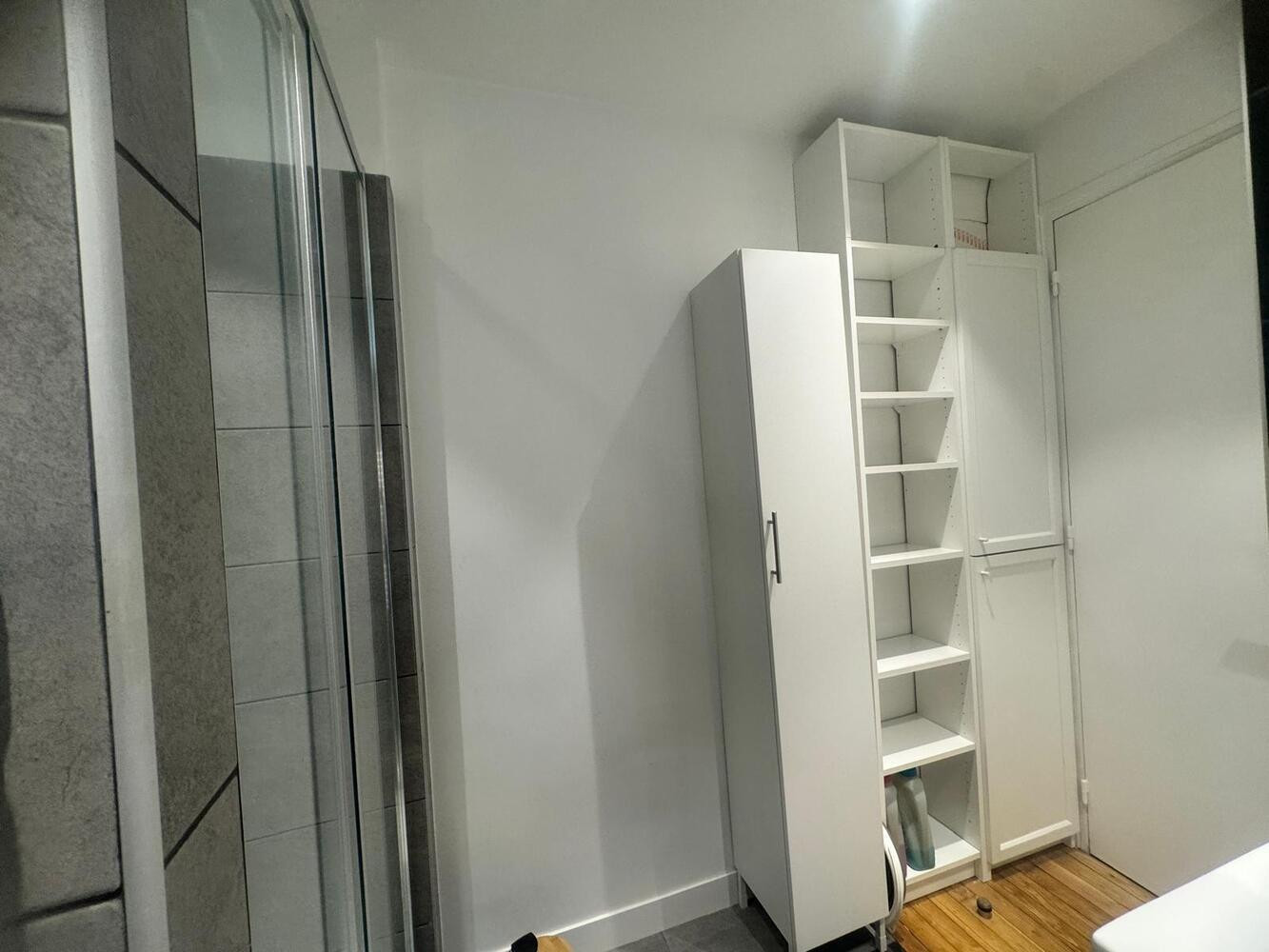 
                                                Location
                                                 Grand studio meublé avec coin nuit