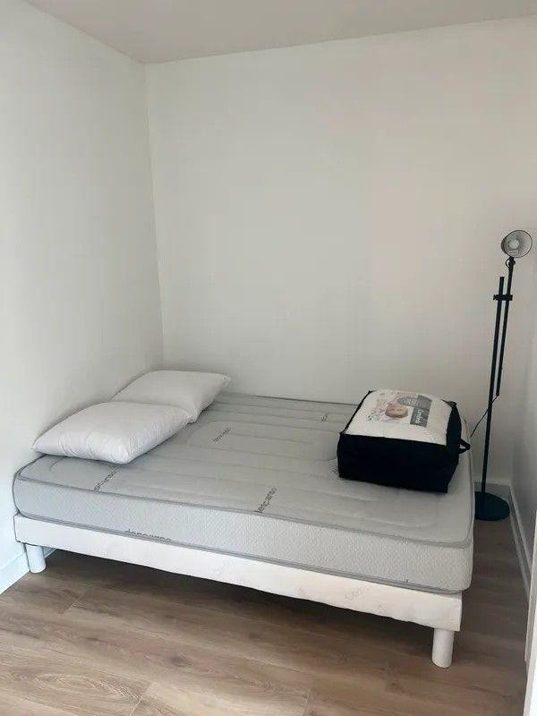 
                                                Location
                                                 Grand studio meublé et rénové 32m² Jules Vernes