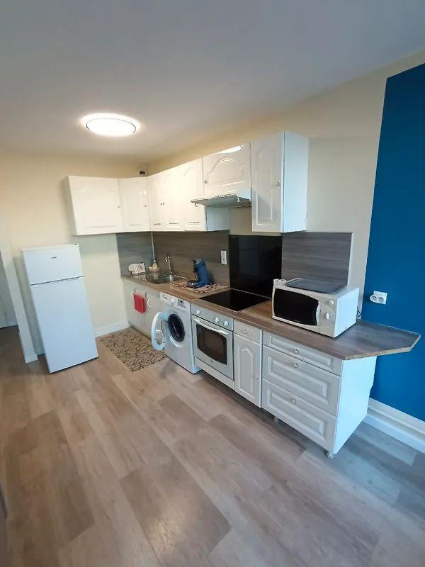 
                                                Location
                                                 Grand studio meublé et rénové 40m² avec terrasse