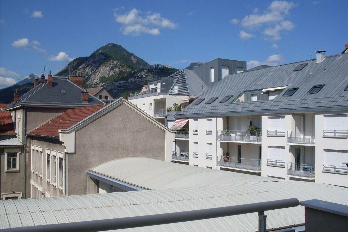 
                                                Location
                                                 GRAND STUDIO meublé GRENOBLE, prox GARE + TRAM A