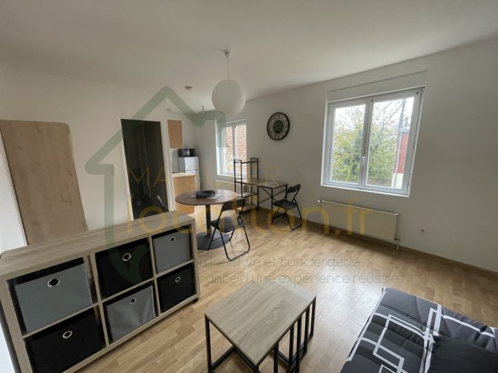 
                                                Location
                                                 Grand studio meublé proche centre ville