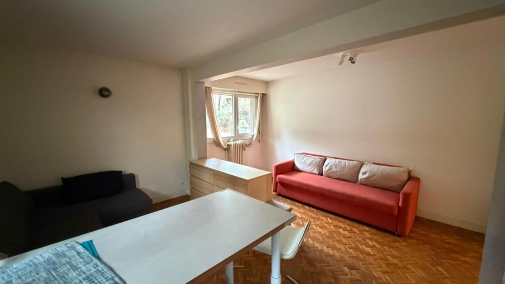 
                                                Location
                                                 Grand studio meublé RDC à deux pas du RER A