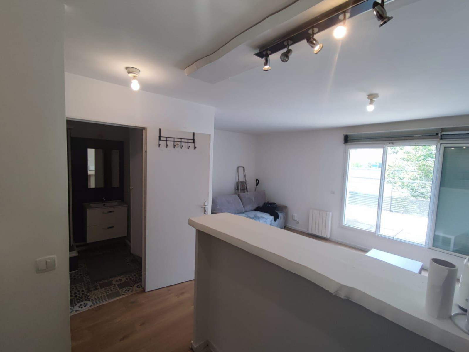 
                                                Location
                                                 Grand studio meublé résidence sécurisée