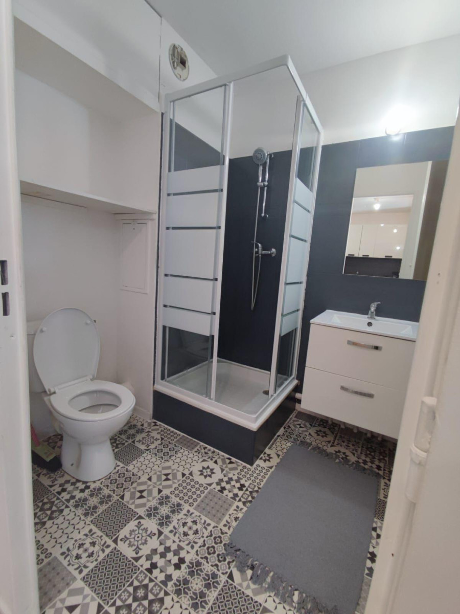 
                                                Location
                                                 Grand studio meublé résidence sécurisée