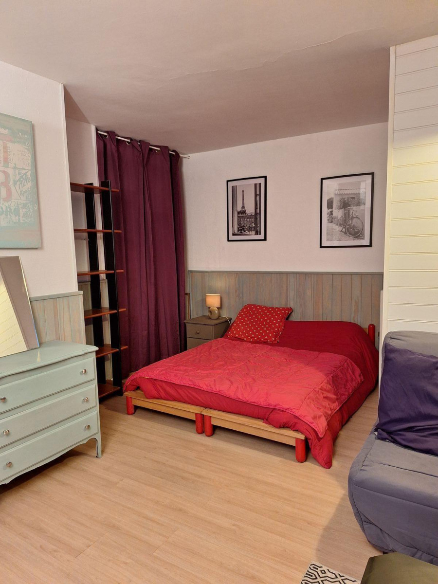 
                                                Location
                                                 Grand studio meublé tout confort