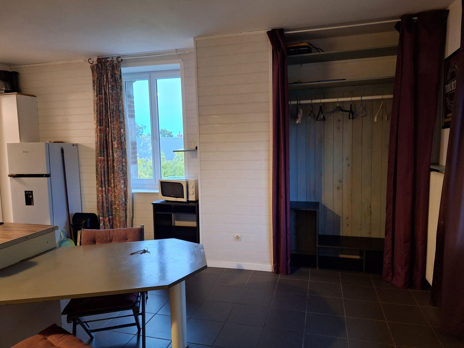 
                                                Location
                                                 Grand studio meublé tout confort
