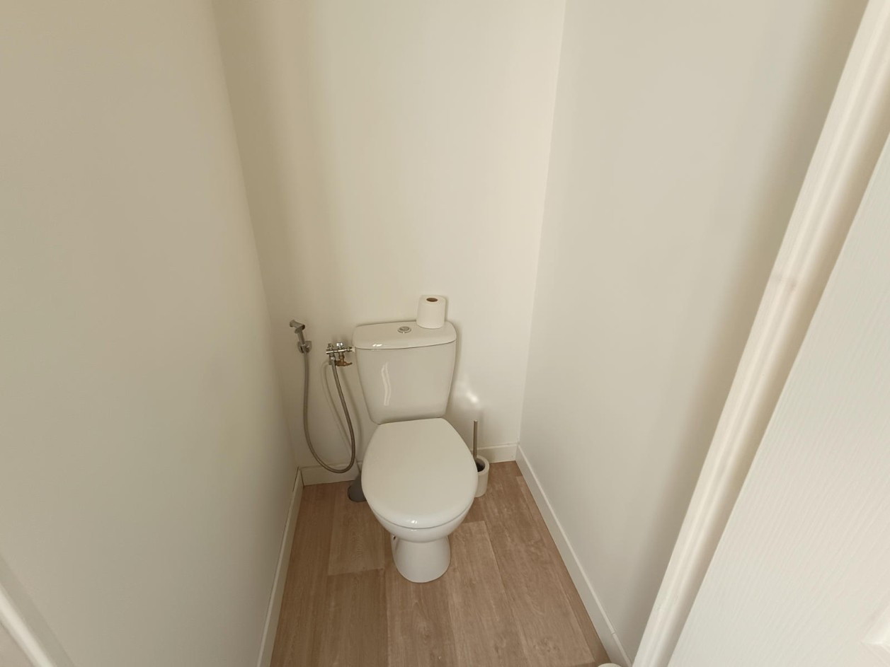 
                                                Location
                                                 Grand studio meublé tout inclus