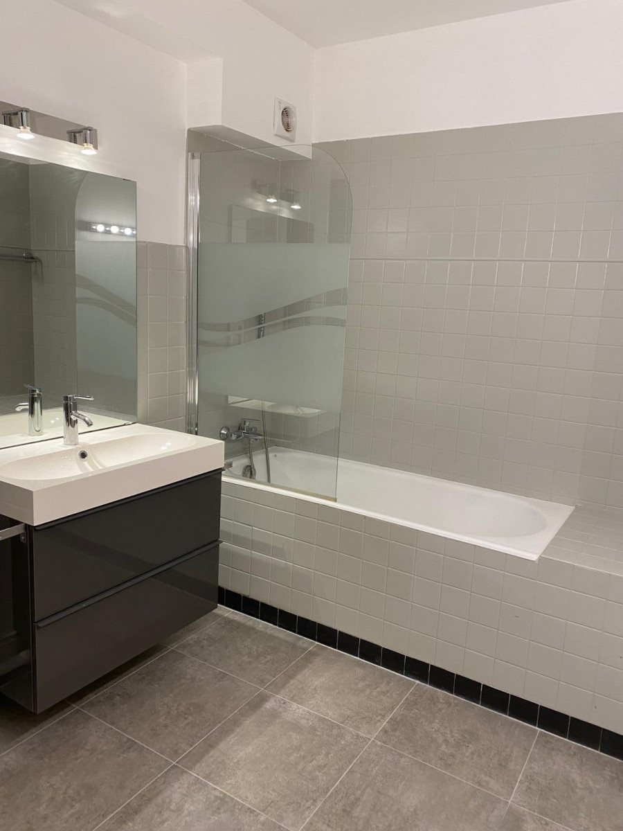 
                                                Location
                                                 Grand Studio Meudon Bellevue