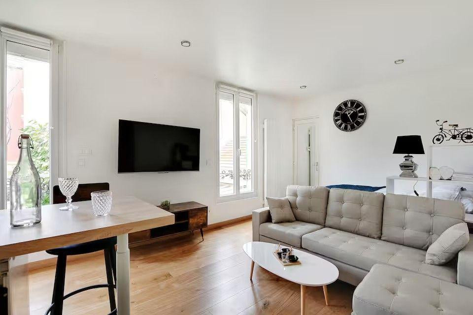 
                                                Location
                                                 Grand studio moderne et lumineux bail mobilité