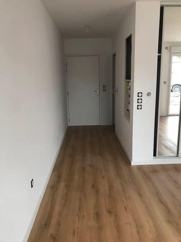 
                                                Location
                                                 Grand studio NEUF (33m²) avec terrasse et jardin