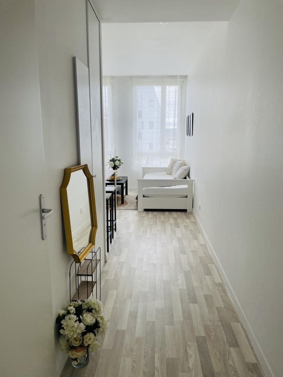 
                                                Location
                                                 Grand Studio NEUF à Cergy préfecture