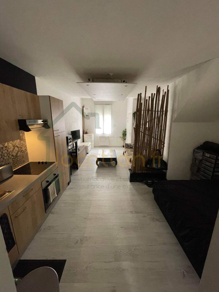
                                                Location
                                                 Grand Studio non meublé à deux pas du centre-ville de SAINT-QUENTIN