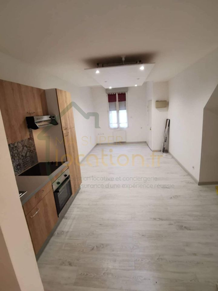 
                                                Location
                                                 Grand Studio non meublé à deux pas du centre-ville de SAINT-QUENTIN