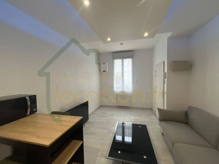 
                                                Location
                                                 Grand Studio non meublé à deux pas du centre-ville de SAINT-QUENTIN