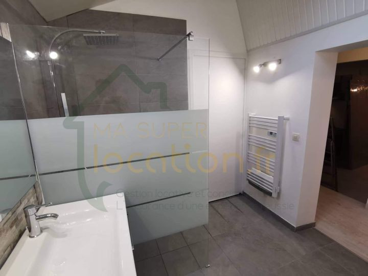 
                                                Location
                                                 Grand Studio non meublé à deux pas du centre-ville de SAINT-QUENTIN