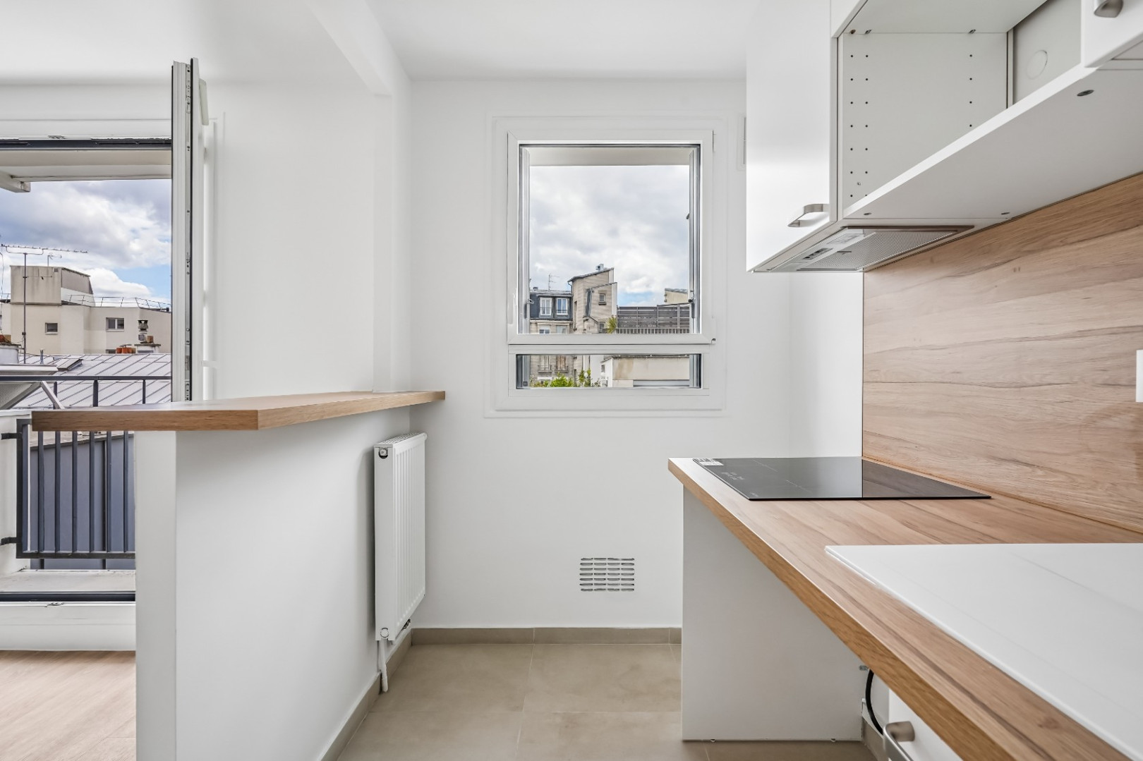 
                                                Vente
                                                 GRAND STUDIO PARFAIT ETAT
