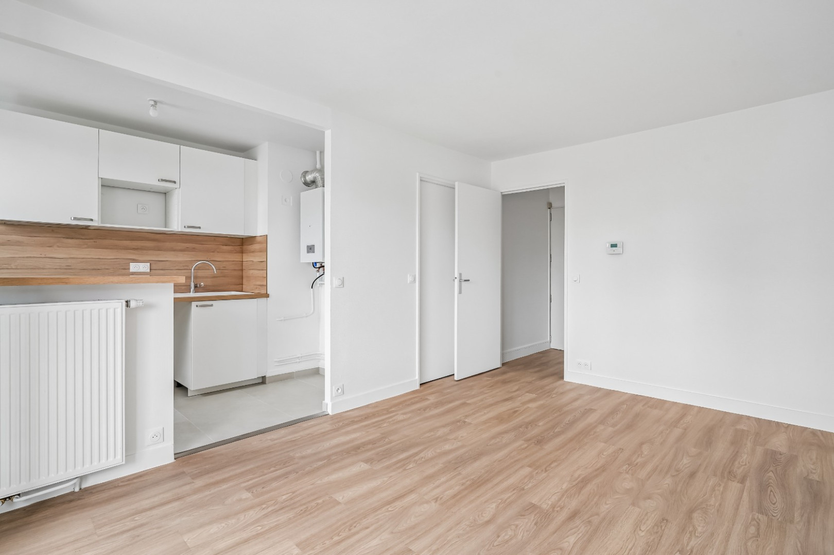 
                                                Vente
                                                 GRAND STUDIO PARFAIT ETAT