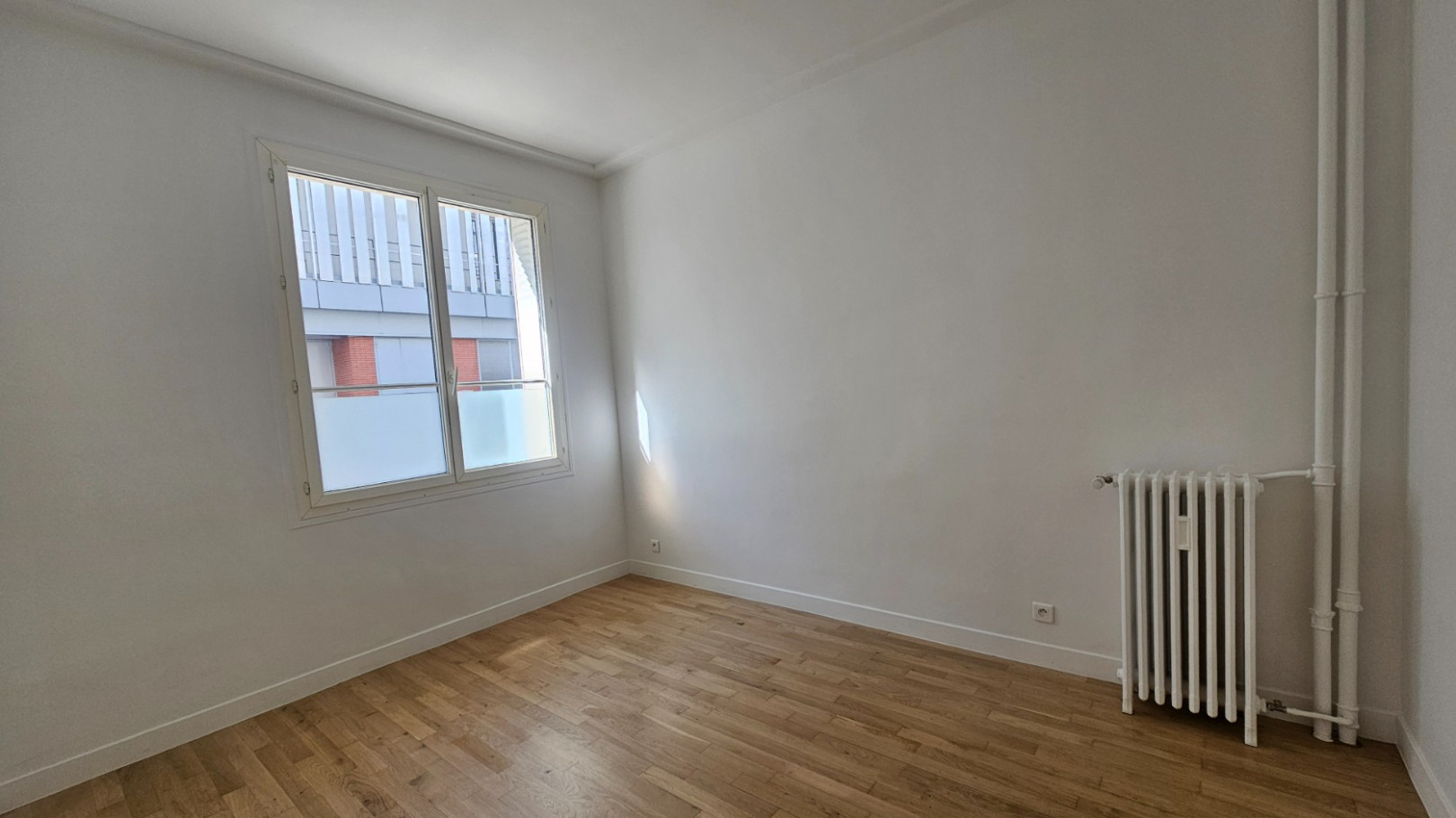 
                                                Vente
                                                 Grand studio - Paris 15ème