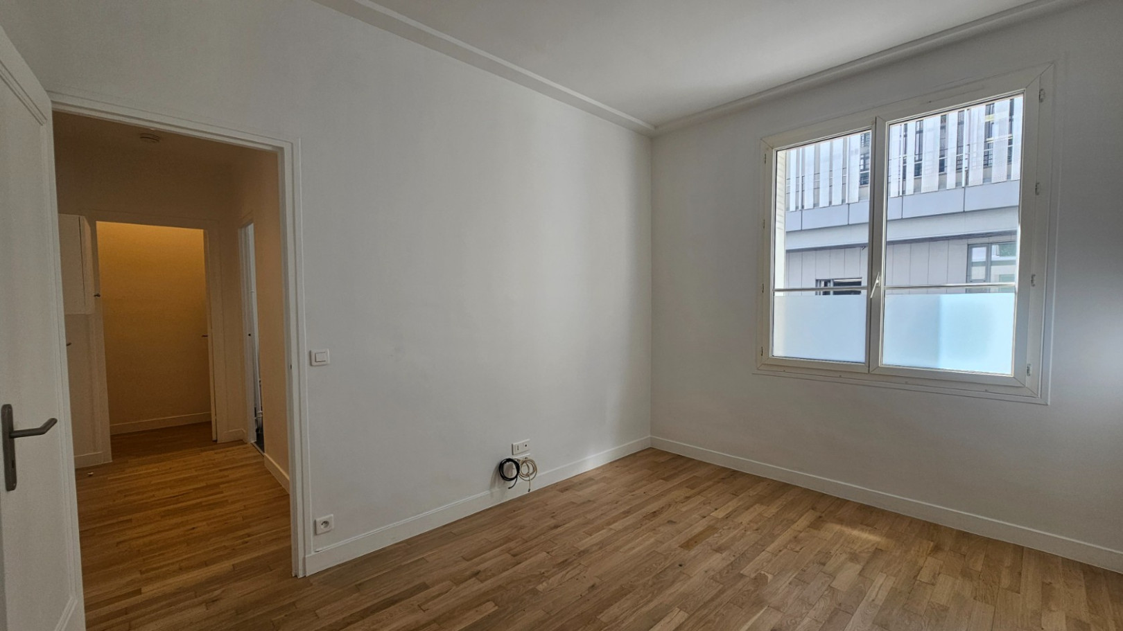 
                                                Vente
                                                 Grand studio - Paris 15ème