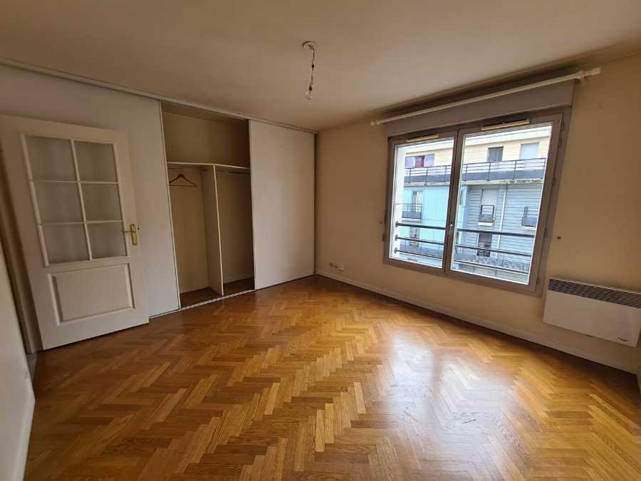 
                                                Location
                                                 Grand studio Paris 19ème