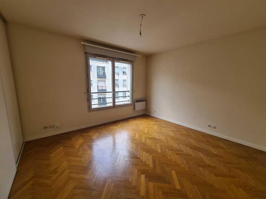 
                                                Location
                                                 Grand studio Paris 19ème